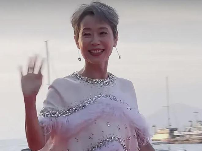 61岁叶童满头白发69岁奚美娟穿老年装打了多少不老女神的脸(图7)