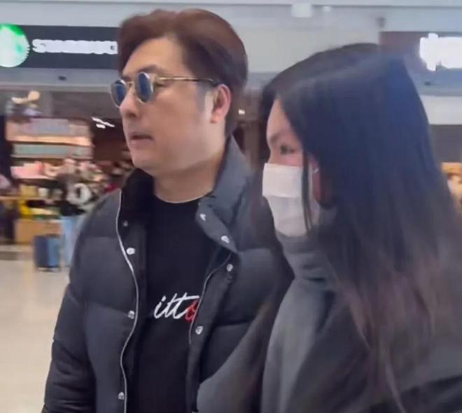 王岳伦独自送女儿回英国王诗龄拿2wLV行李包身形壮实又胖了(图2)